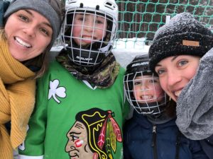 Traditions du temps des Fêtes Femme d'hockey - Anick Dumaresq jouer dehors